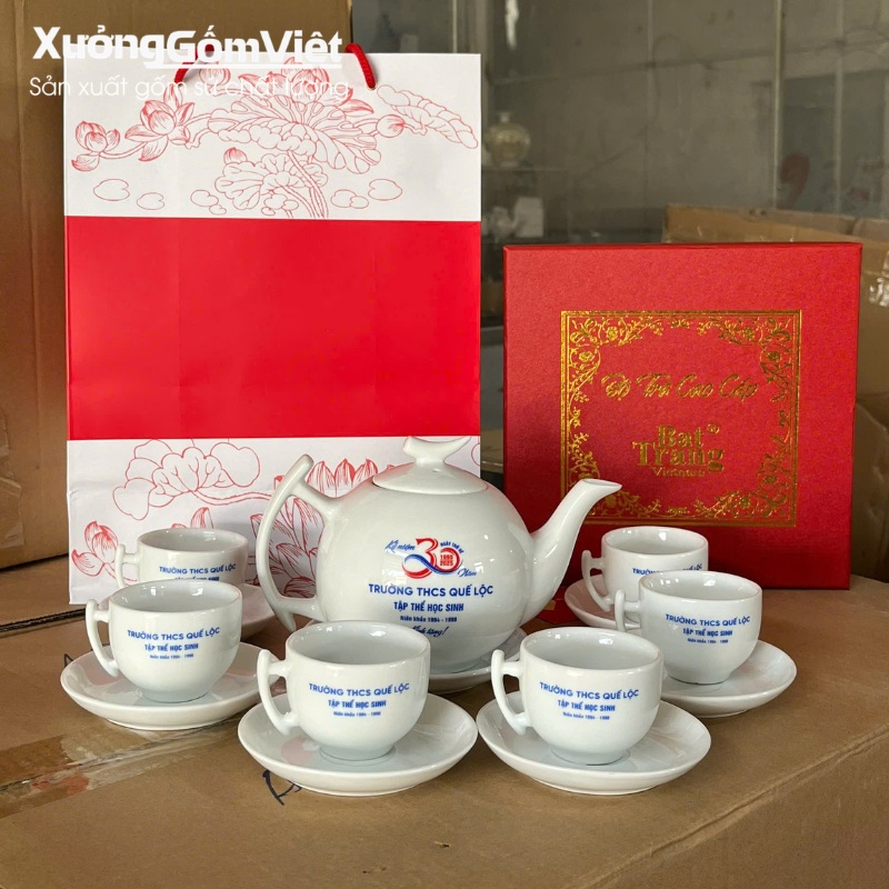 Ấm chén in logo quà tặng về trường