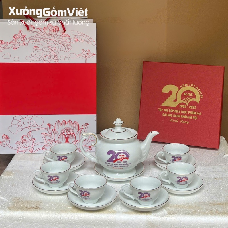 Ấm chén in logo quà tặng về trường