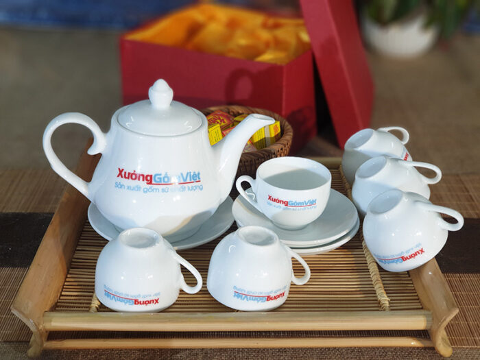 ấm trà sứ trắng chỉ vàng