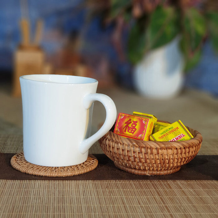 Ly sứ trắng quai tai miệng loe