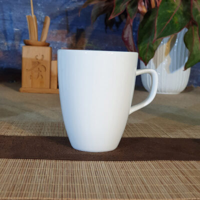 Ly sứ quai vuông cao M47