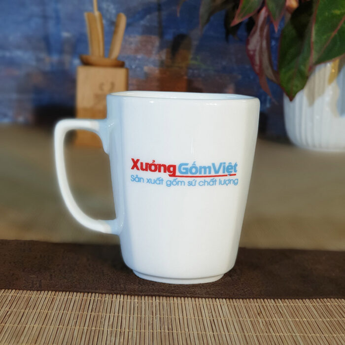Cốc sứ trắng có quai M44