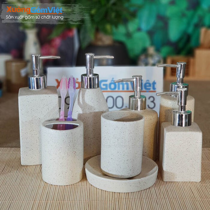 Phụ kiện phòng tắm khách sạn