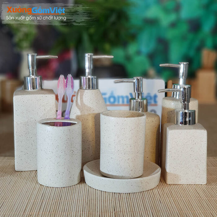 Phụ kiện phòng tắm khách sạn