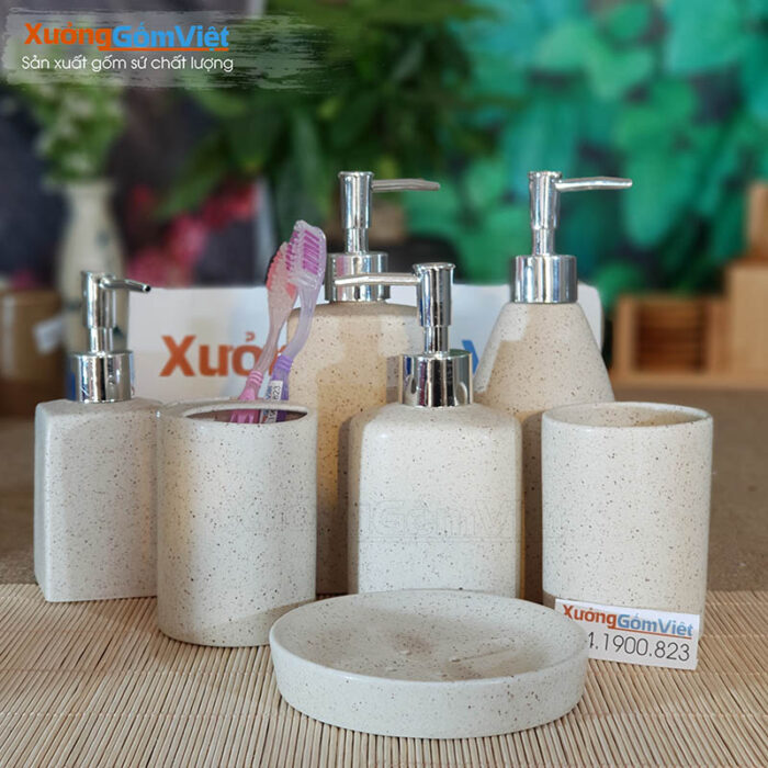 Phụ kiện phòng tắm khách sạn