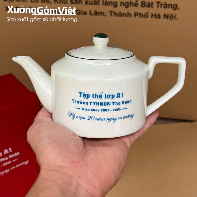 Ấm chén in logo quà tặng về trường