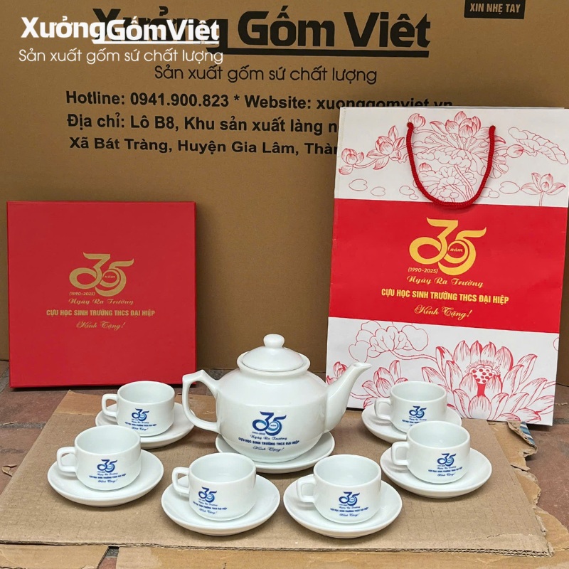 Ấm chén in logo quà tặng về trường