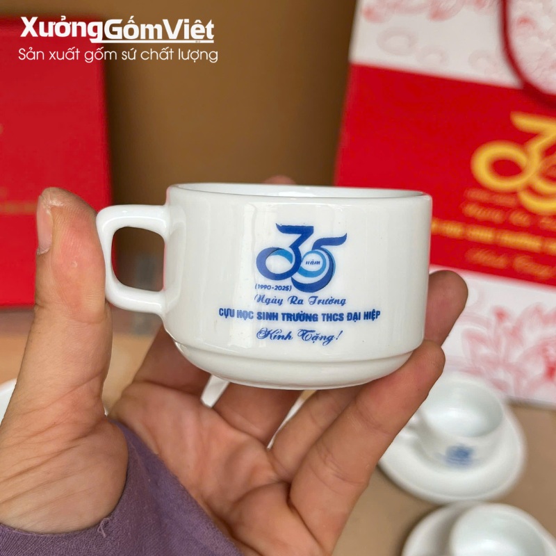 Ấm chén in logo quà tặng về trường