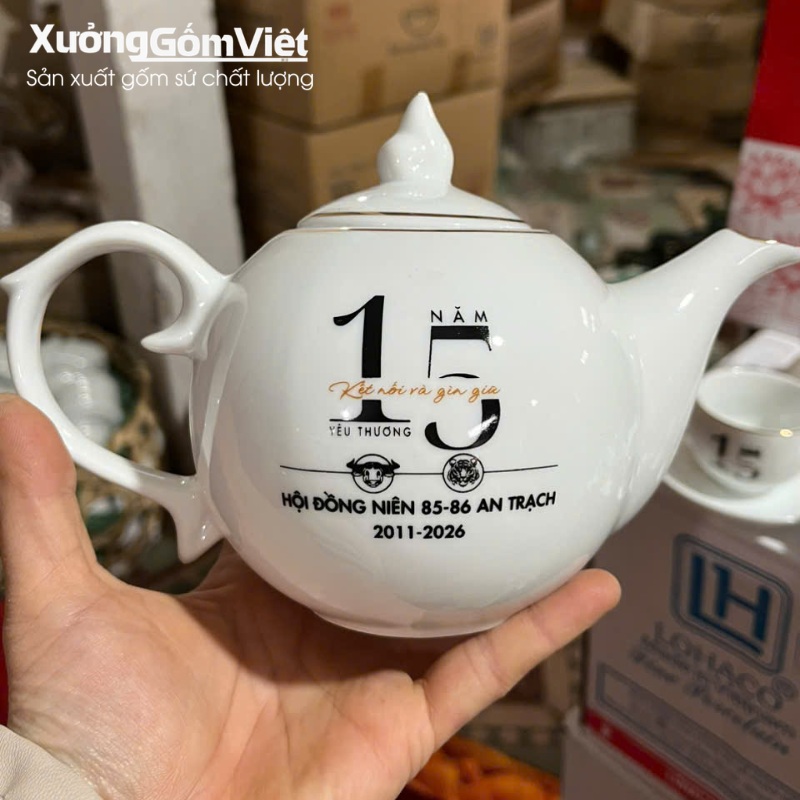 Ấm chén in logo quà tặng về trường