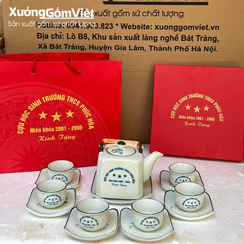 Ấm chén in logo quà tặng về trường