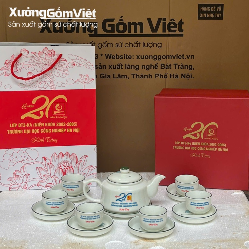 Ấm chén in logo quà tặng về trường