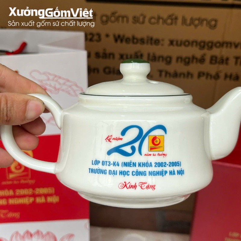 Ấm chén in logo quà tặng về trường