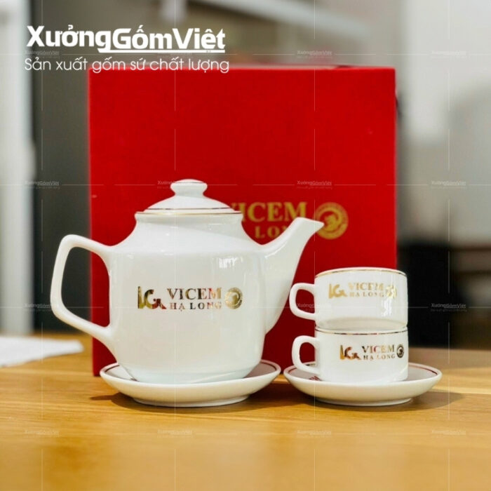 bo-am-chen-su-trang-dang-tiep-ve-vang-kim-in-logo (1)