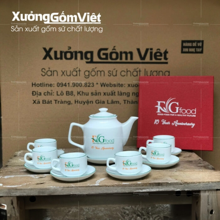 bo-am-chen-su-trang-dang-tiep-ve-vang-kim-in-logo (3)