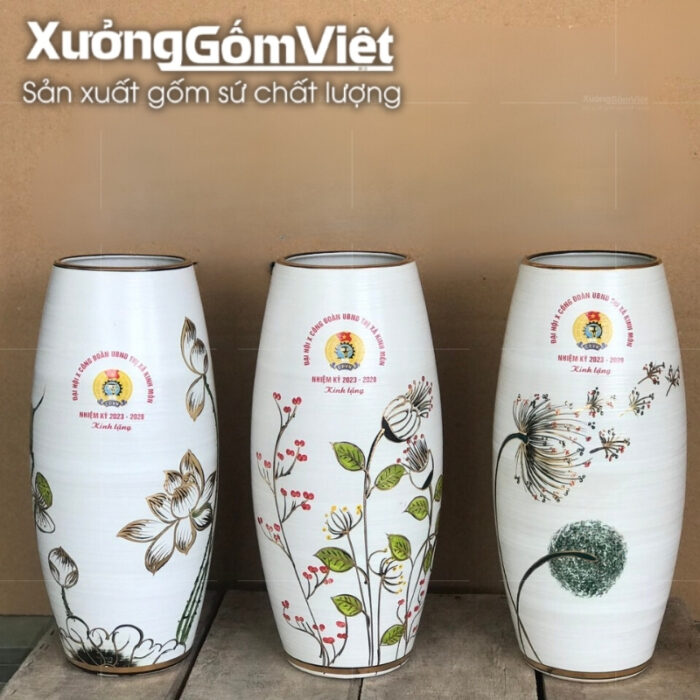 binh-hoa-bat-trang-dang-bom-hoa-tiet-bo-cong-anh-trong-gio-2