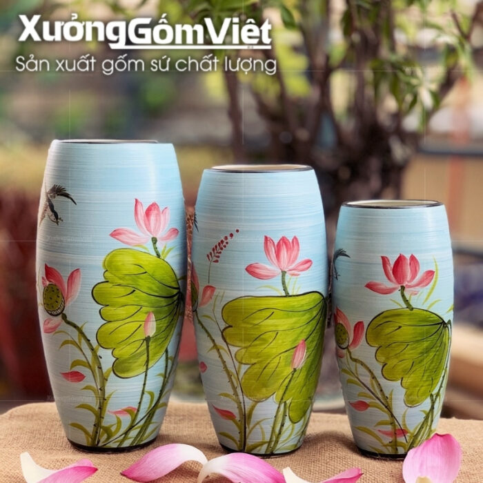 binh-hoa-bat-trang-dang-bom-hoa-tiet-hoa-sen-chim-en-men-xanh-duong