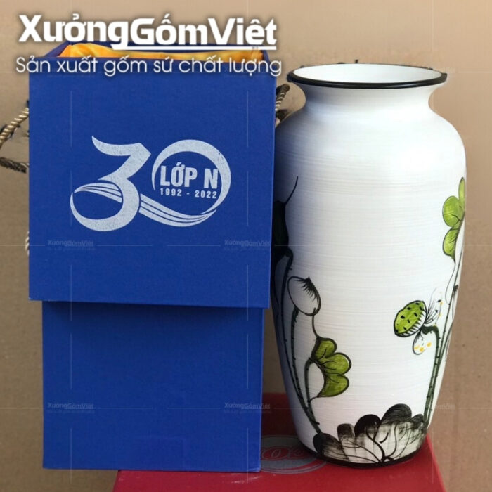 binh-hoa-bat-trang-vuot-tay-hoa-tiet-hoa-sen-trang-2