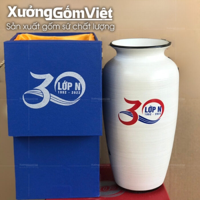 binh-hoa-bat-trang-vuot-tay-hoa-tiet-hoa-sen-trang-3