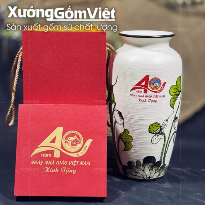 binh-hoa-bat-trang-vuot-tay-hoa-tiet-hoa-sen-trang
