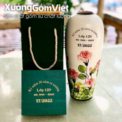 binh-hoa-gom-su-bat-trang-vuot-tay-hoa-tiet-hoa-hong
