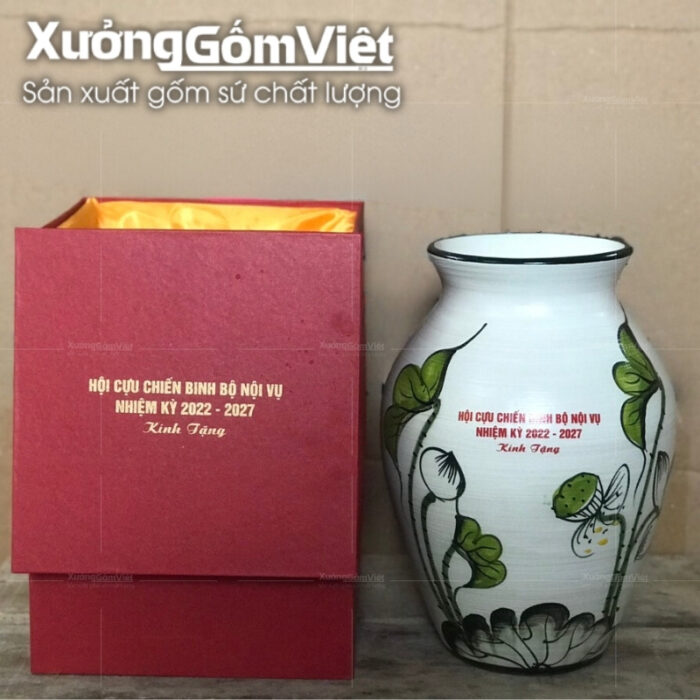 binh-hoa-su-bat-trang-dang-vo-hoa-tiet-hoa-sen-trang-la-xanh