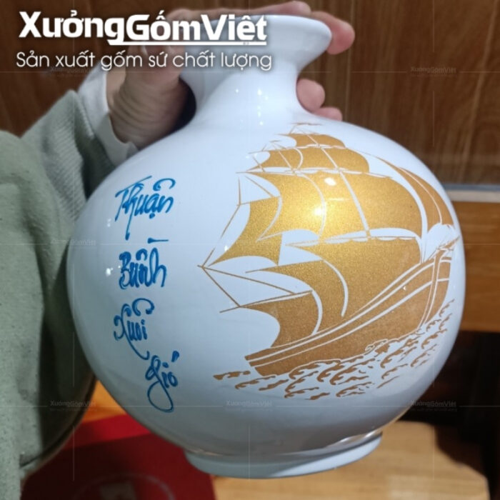binh-hut-loc-bat-trang-in-logo-mau-trang-hoa-tiet-thuyen-buom (4)