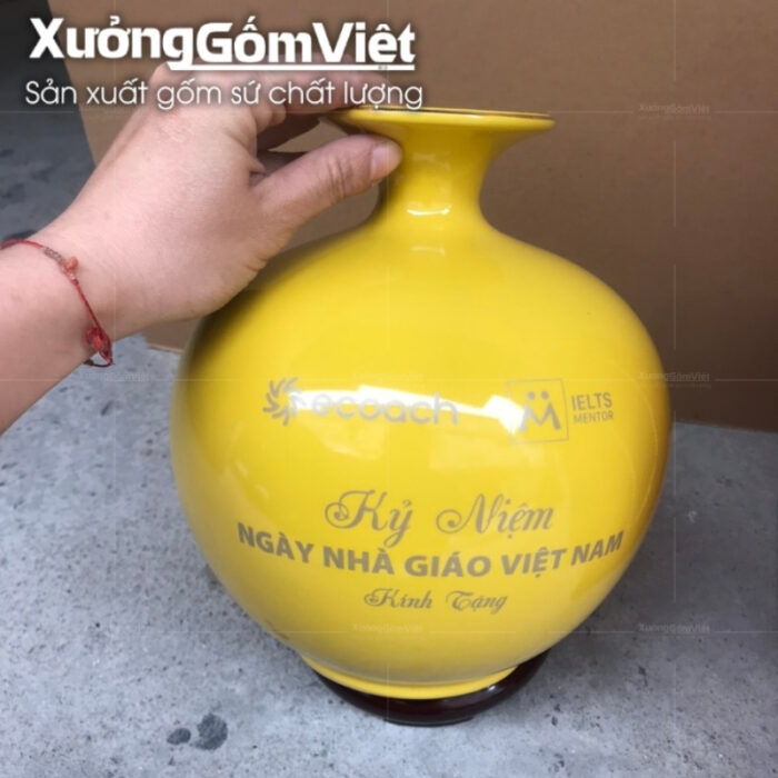 binh-hut-loc-bat-trang-in-logo-mau-vang-hoa-tiet-thuyen-buom-in-decal-vang (4)