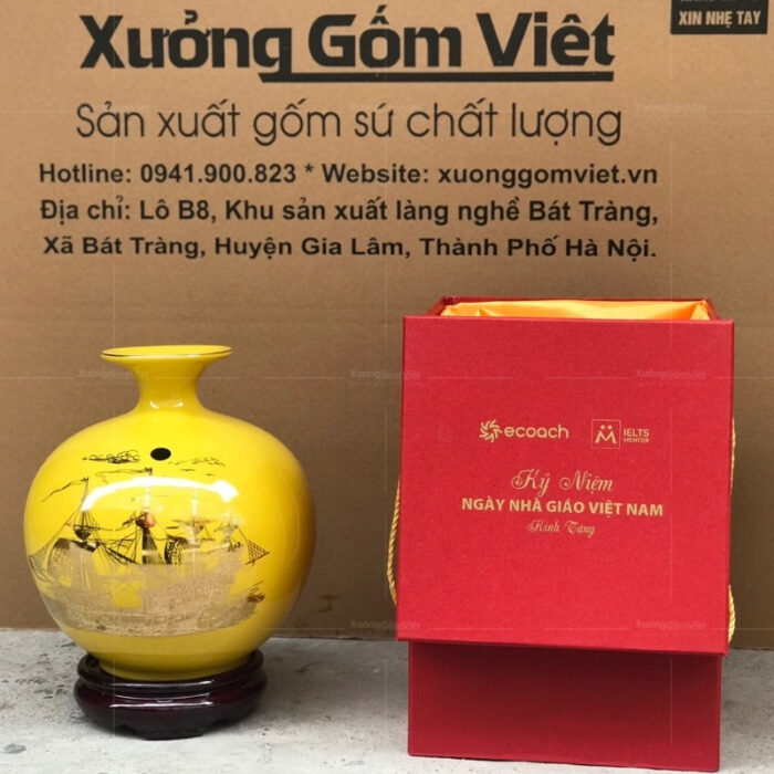 binh-hut-loc-bat-trang-in-logo-mau-vang-hoa-tiet-thuyen-buom-in-decal-vang