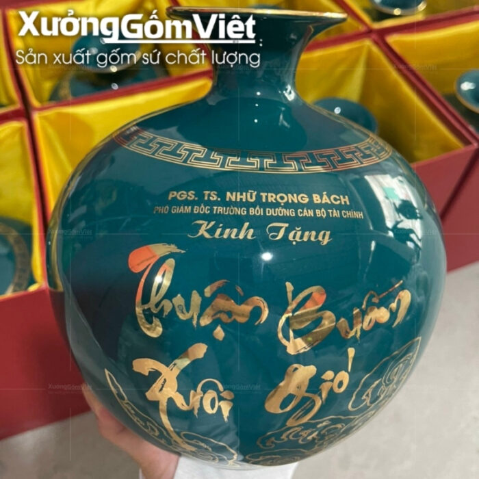 binh-hut-loc-bat-trang-in-logo-mau-xanh-luc-hoa-tiet-thuan-buom-xuoi-gio-in-decal-vang (3)