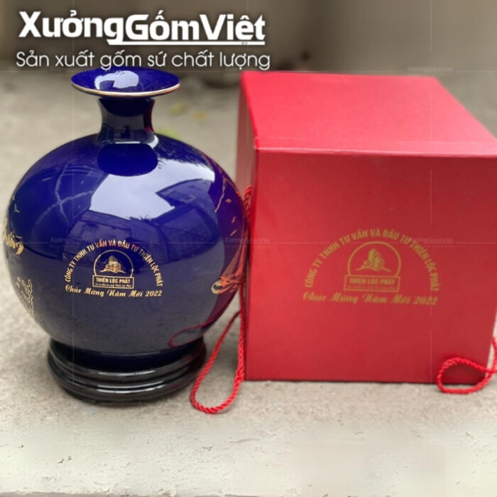 binh-hut-loc-bat-trang-mau-xanh-duong-hoa-tiet-thuyen-buom-logo-va-chu-in-decal-vang (3)