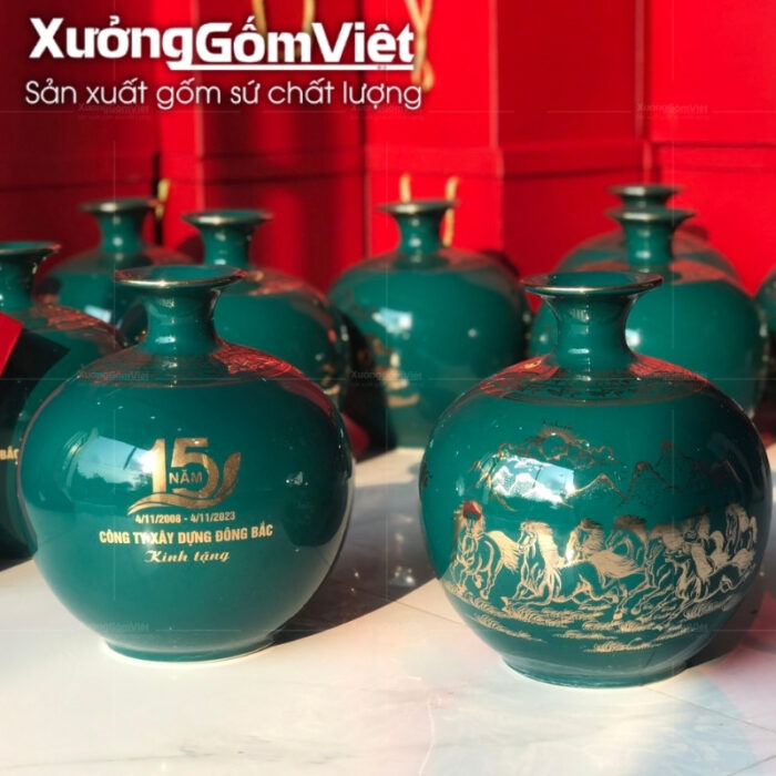 binh-hut-loc-bat-trang-mau-xanh-la-in-logo-hoa-tiet-ma0dao-thanh-cong-in-decal-vang (2)