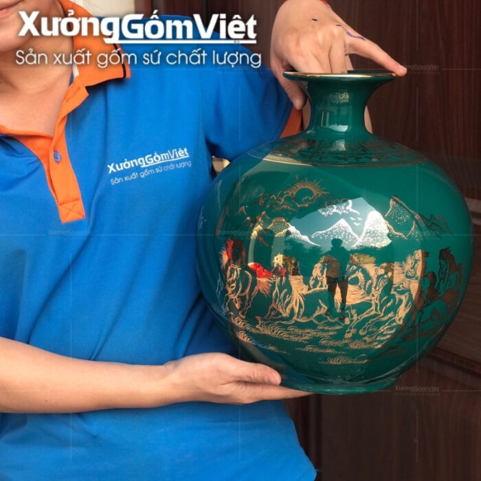 binh-hut-loc-bat-trang-mau-xanh-la-in-logo-hoa-tiet-ma0dao-thanh-cong-in-decal-vang (4)