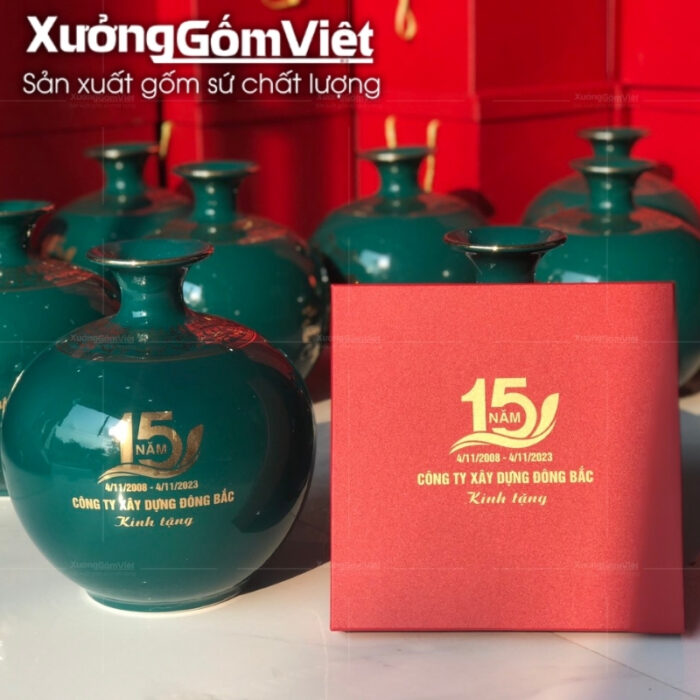 binh-hut-loc-bat-trang-mau-xanh-la-in-logo-hoa-tiet-ma0dao-thanh-cong-in-decal-vang