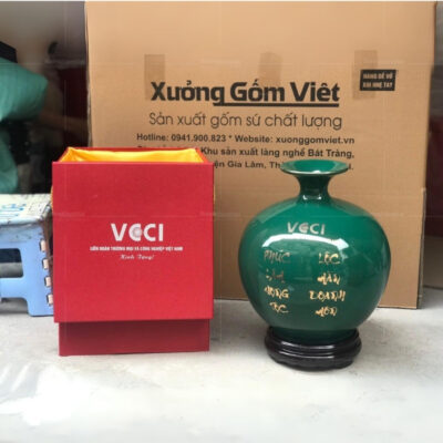 binh-hut-loc-bat-trang-mau-xanh-la-in-logo-hoa-tiet-thuan-buom-xuoi-gio-in-decal-vang (2)