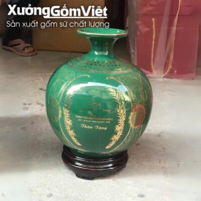 binh-hut-loc-bat-trang-mau-xanh-la-logo-va-hoa-tiet-in-decal-vang (2)
