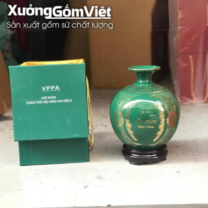 binh-hut-loc-bat-trang-mau-xanh-la-logo-va-hoa-tiet-in-decal-vang