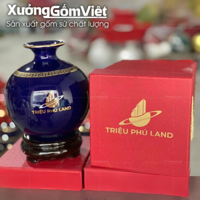 binh-hut-loc-bat-trang-men-xanh-bien-in-logo-hoa-tiet-thuan-buom-xuoi-gio-in-decal-vang
