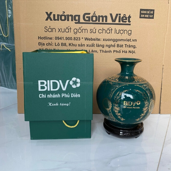 binh-hut-loc-bat-trang-men-xanh-la-hoa-tiet-in-decal-vang