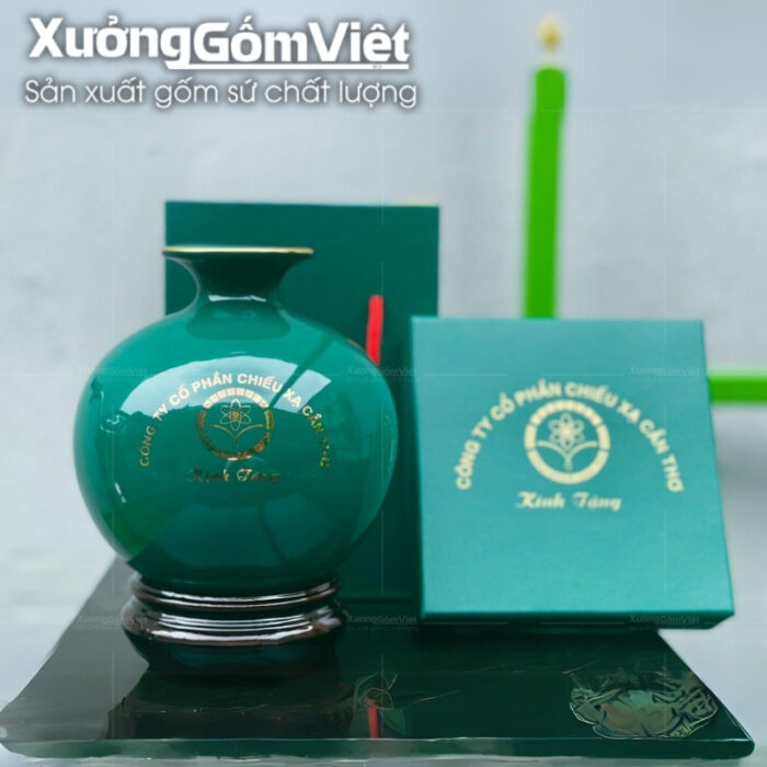 binh-hut-loc-bat-trang-men-xanh-la-in-logo-hoa-tiet-bat-ma-in-decal-vang (2)