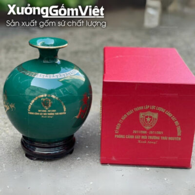 binh-hut-loc-bat-trang-men-xanh-la-in-logo-hoa-tiet-ma-dao-thanh-cong-in-decal-vang (2)
