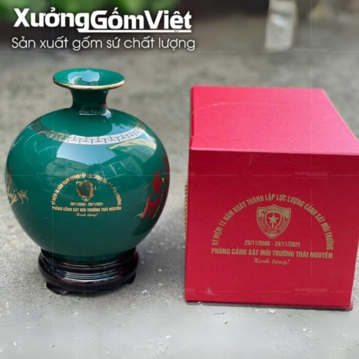 binh-hut-loc-bat-trang-men-xanh-la-in-logo-hoa-tiet-ma-dao-thanh-cong-in-decal-vang (2)