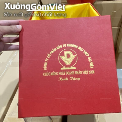 binh-hut-loc-bat-trang-men-xanh-la-in-logo-hoa-tiet-thuyen-buom-in-decal-vang (6)