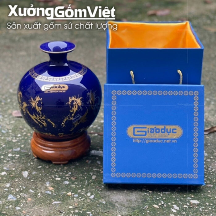 binh-hut-loc-bat-trang-xanh-coban-in-logo-hoa-tiet-bat-ma-in-decal-vang