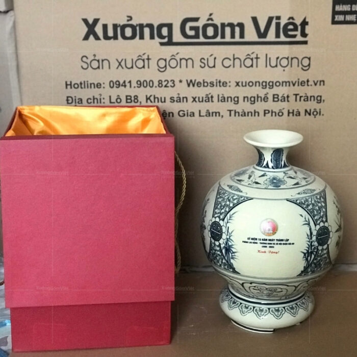 binh-hut-tai-loc-bat-trang-in-logo-ve-canh-thu-cong