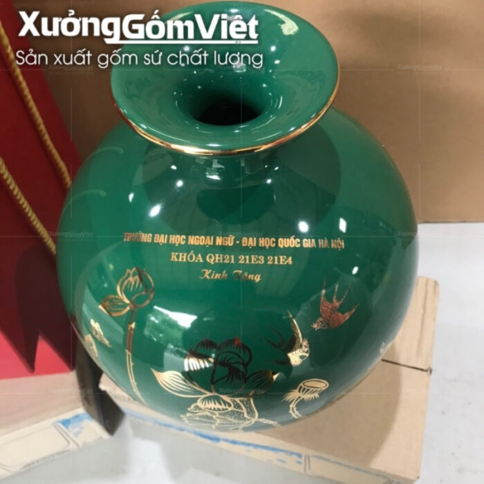 binh-hut-tai-loc-bat-trang-men-xanh-la-in-logo-hoa-tiet-ho-sen-in-decal-vang (2)