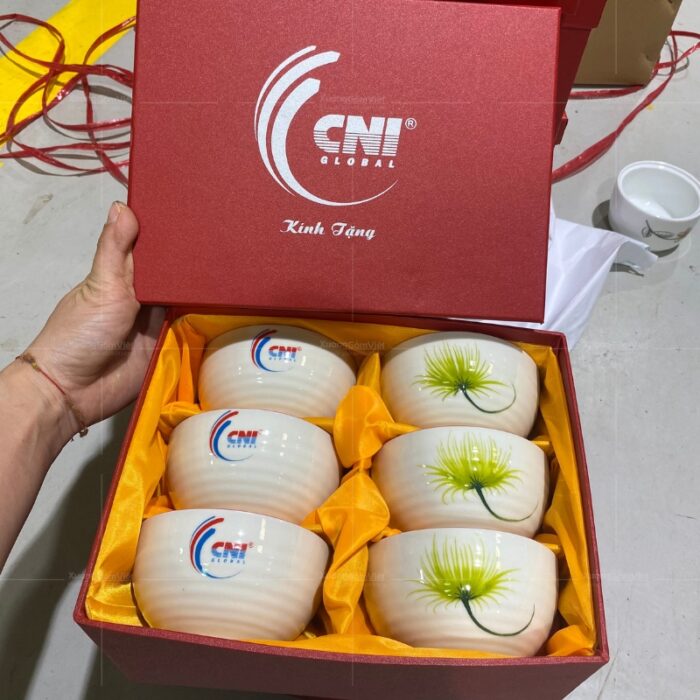 bo-6-bat-com-men-su-trang-ve-hoa-vang-ke-vien-in-logo-2