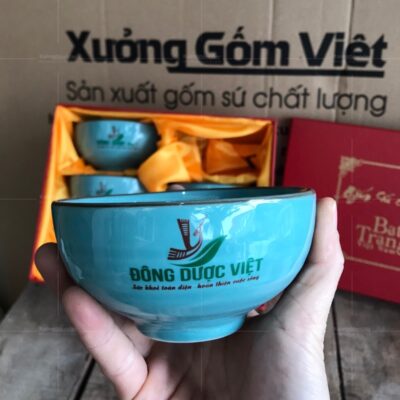 bo-6-bat-com-trang-men-xanh-in-logo-ve-hoa-2
