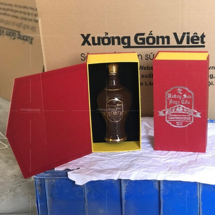 chai-ruou-gom-su-bat-trang-mau-nau-dang-mai-binh-in-logo (2)