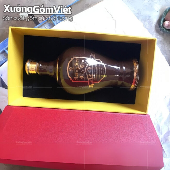 chai-ruou-gom-su-bat-trang-mau-nau-dang-mai-binh-in-logo (3)