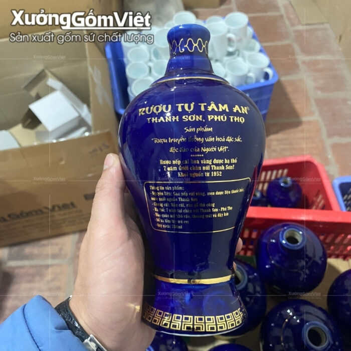 chai-ruou-gom-su-bat-trang-mau-xanh-coban-dang-mai-binh-in-logo (5)